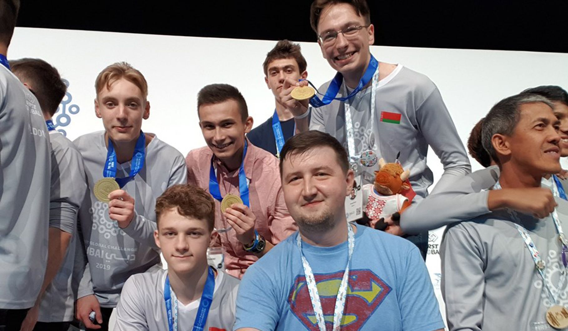 Moscow 5 cs. Старая команда а4. Фото команда wpfc. Лагерь команда. Команда надпись.